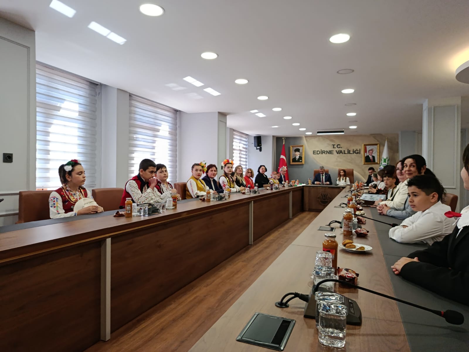 Edirne Valisi Yunus Sezer, 23 Nisan Ulusal Egemenlik ve Çocuk Bayramı kutlamaları kapsamında düzenlenen 